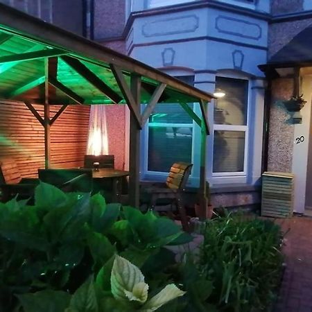 Morwenna Luxury Holiday Apartments Llandudno Exterior photo