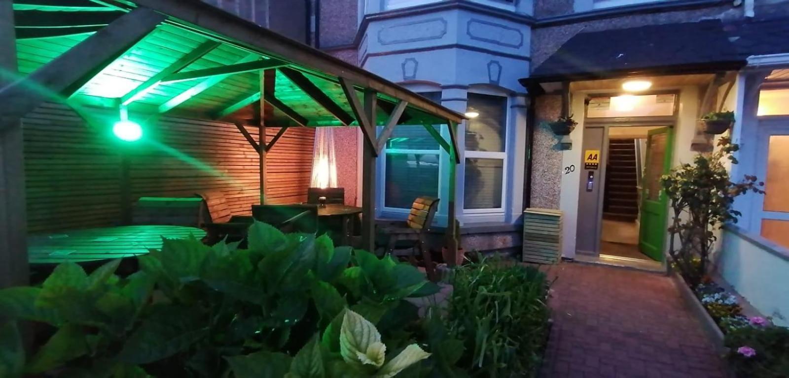 Morwenna Luxury Holiday Apartments Llandudno Exterior photo